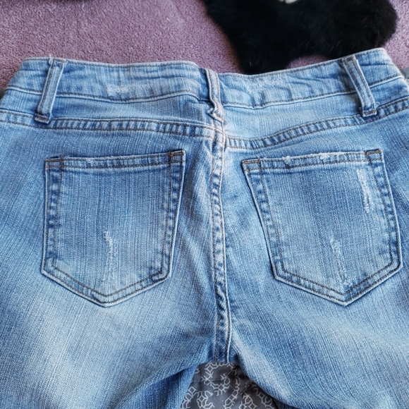 Light wash jean capris - Picture 5 of 7